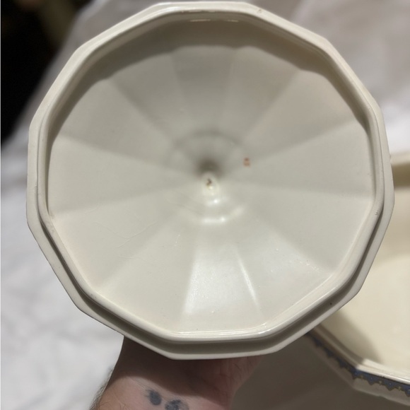 Vintage Floral Patterned Ceramic Tureen with Handles - Picture 5 of 8